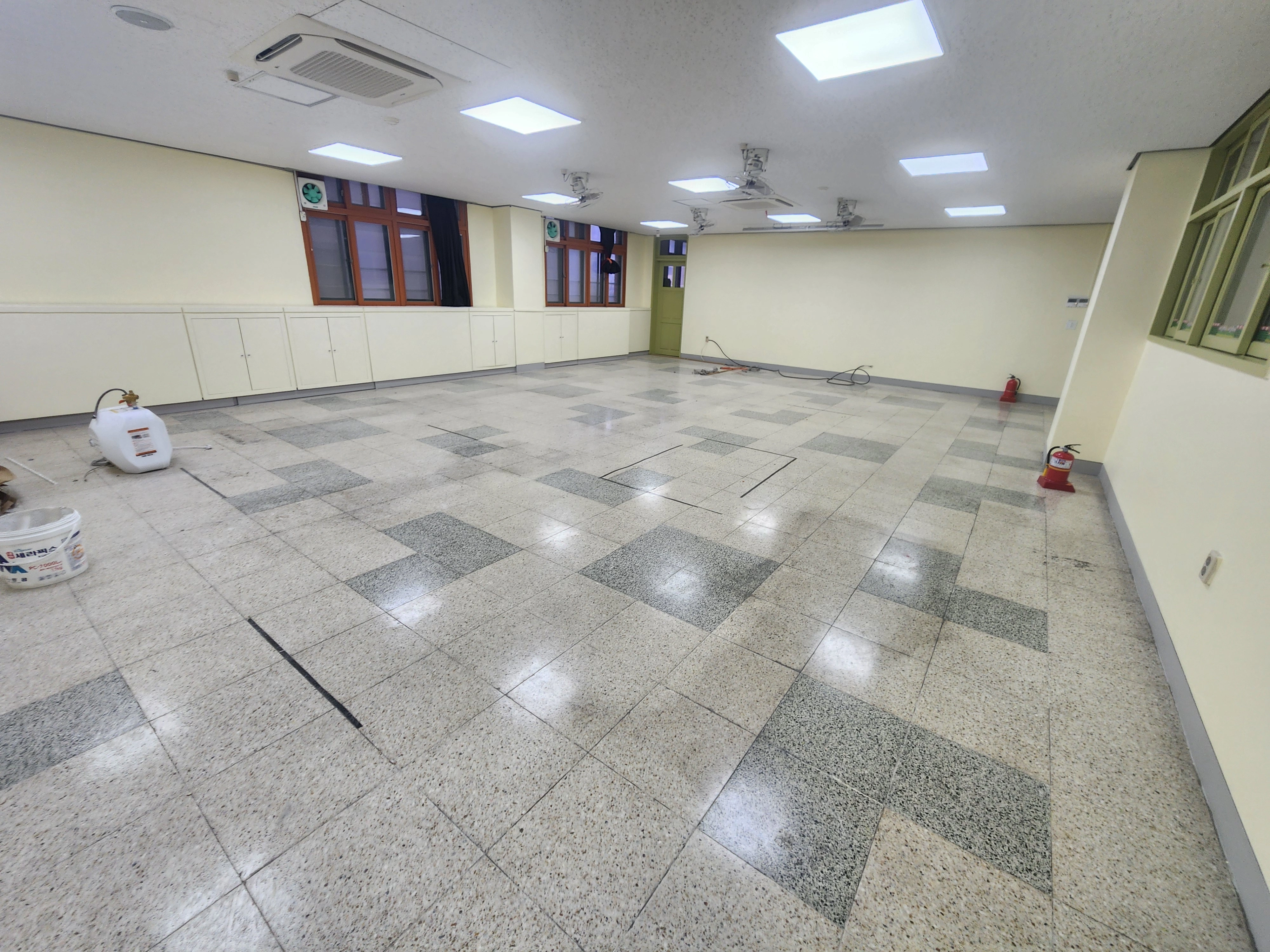 테라조연마광택 완성 사례 — 광택 복원 후 전경